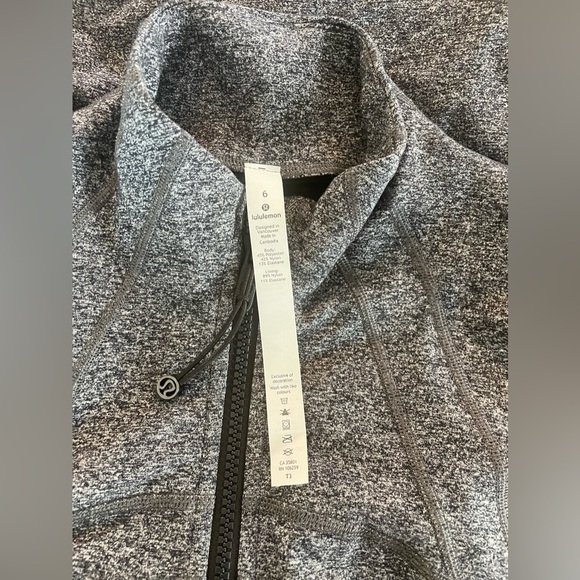 Lululemon Define Jacket Heathered Black, Size 6 Excellent Condition - Picture 6 of 7